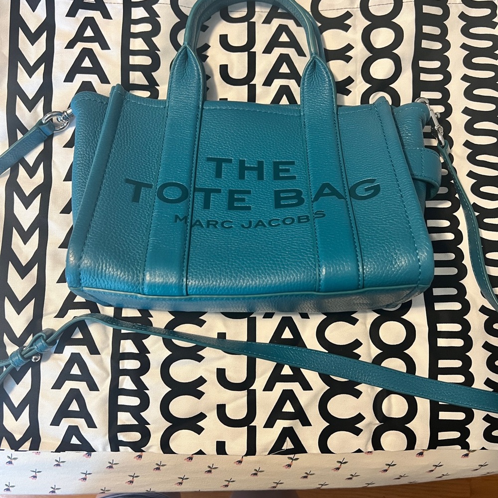 Marc Jacobs Blue Tote Bag Vibrant and Stylish